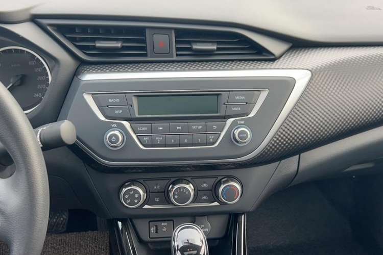 Used Nissan Lannia 2021 1.6L CVT Cool Edition Audio And AC Panel