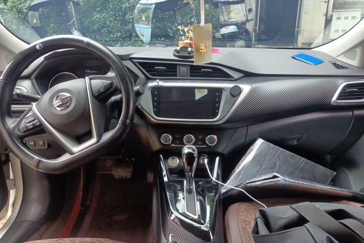 Used Nissan Lannia 2021 1.6L CVT Smart Connect Smart Cool Edition Center Console