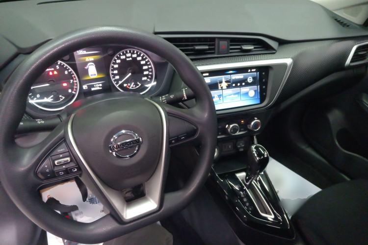 Used Nissan Lannia 2021 1.6L CVT Smart Connect Smart Cool Edition Center Console
