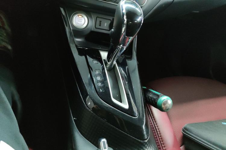 Used Nissan Lannia 2021 1.6L CVT Smart Connect Smart Cool Edition Gear Lever