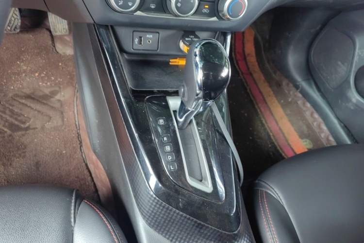 Used Nissan Lannia 2021 1.6L CVT Cool Edition Gear Lever