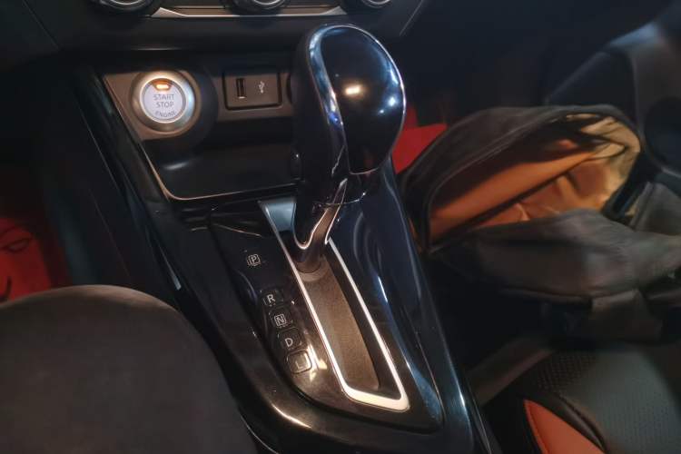 Used Nissan Lannia 2021 1.6L CVT Smart Connect Smart Cool Edition Gear Lever