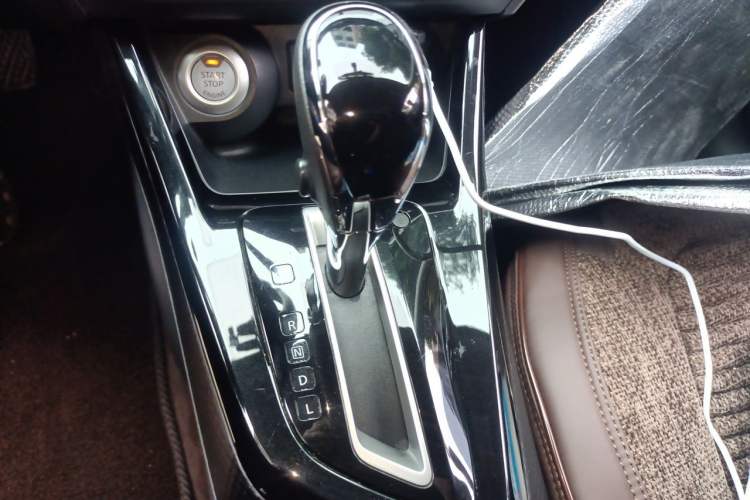 Used Nissan Lannia 2021 1.6L CVT Smart Connect Smart Cool Edition Gear Lever