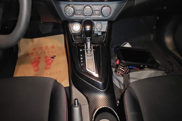 Used Nissan Lannia 2021 1.6L CVT Smart Connect Smart Cool Edition Gear Lever