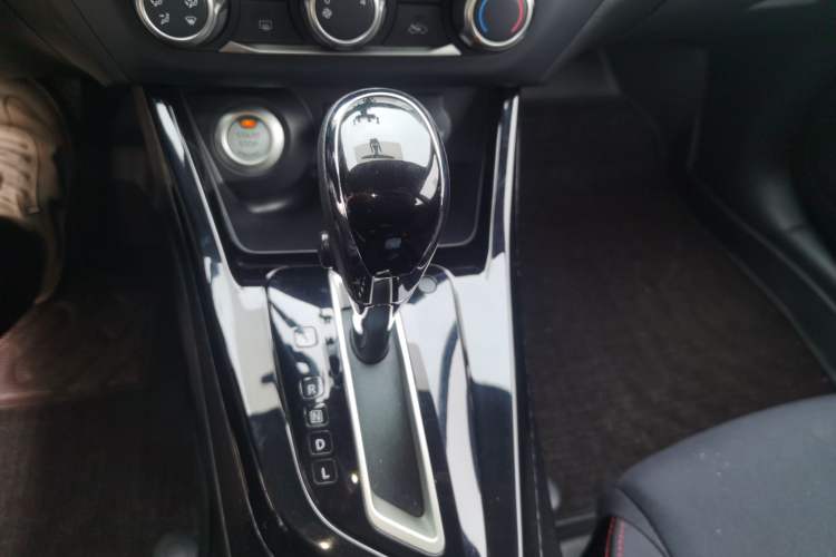 Used Nissan Lannia 2021 1.6L CVT Smart Connect Smart Cool Edition Gear Lever