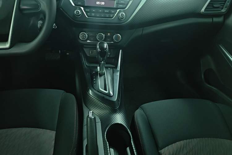 Used Nissan Lannia 2021 1.6L CVT Cool Edition Gear Lever