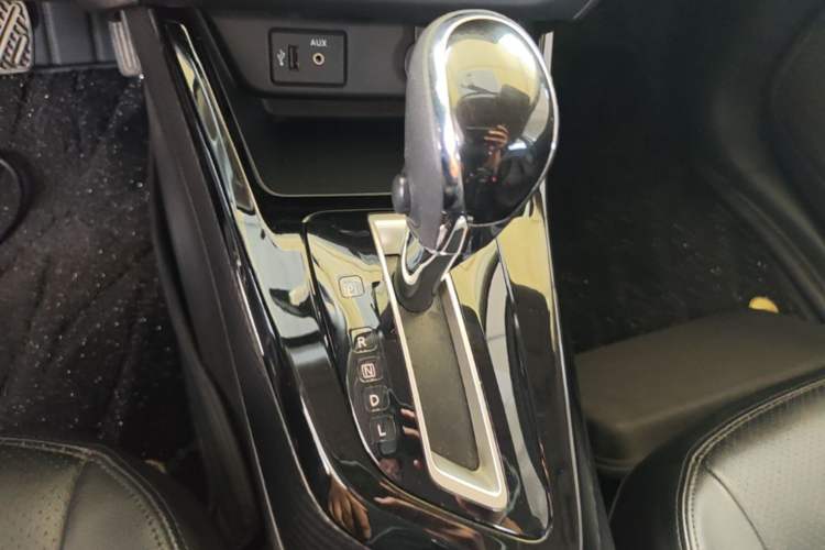 Used Nissan Lannia 2021 1.6L CVT Cool Edition Gear Lever