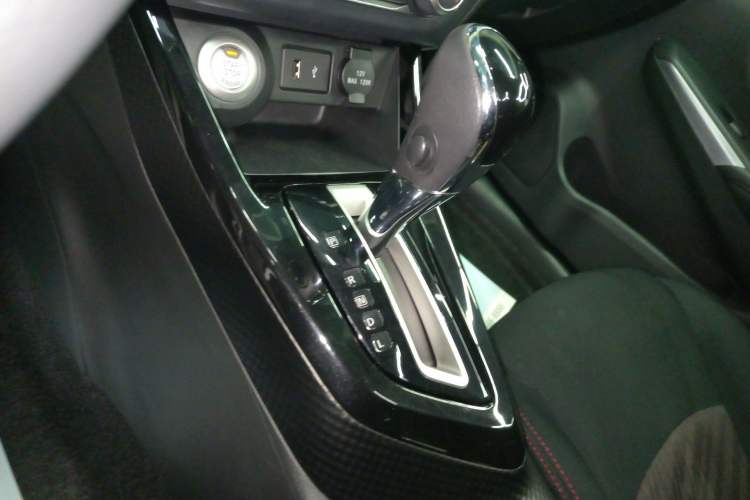 Used Nissan Lannia 2021 1.6L CVT Smart Connect Smart Cool Edition Gear Lever