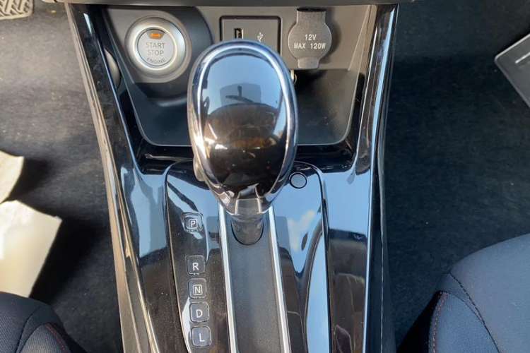 Used Nissan Lannia 2021 1.6L CVT Smart Connect Smart Cool Edition Gear Lever