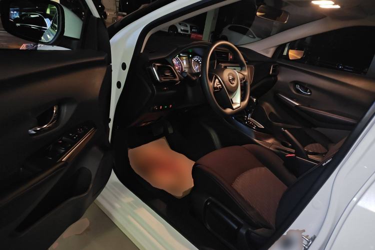 Used Nissan Lannia 2021 1.6L CVT Smart Connect Smart Cool Edition Interior 3