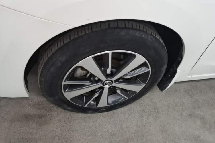 Used Nissan Lannia 2021 1.6L CVT Cool Edition Left Front Wheel Hub