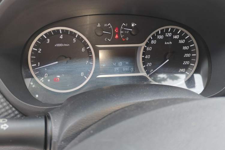 Used Nissan Lannia 2021 1.6L CVT Cool Edition Odometer Close Up