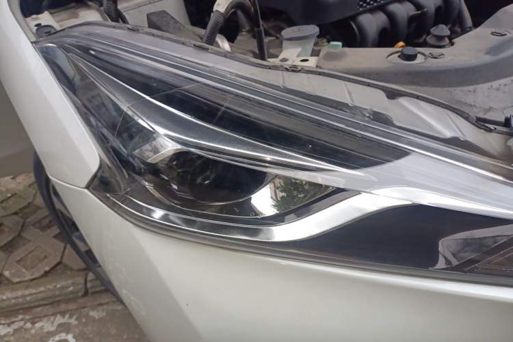 Used Nissan Lannia 2021 1.6L CVT Smart Connect Smart Cool Edition Right Front Headlight