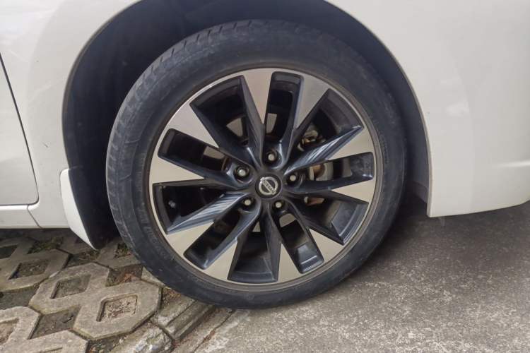 Used Nissan Lannia 2021 1.6L CVT Smart Connect Smart Cool Edition Right Front Wheel Hub