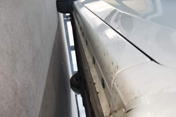 Used Nissan Lannia 2021 1.6L CVT Cool Edition Right Side Sill