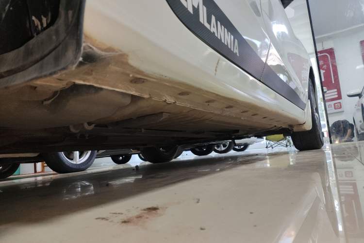 Used Nissan Lannia 2021 1.6L CVT Cool Edition Right Side Sill
