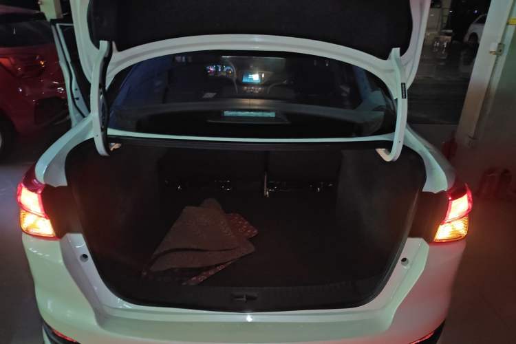 Used Nissan Lannia 2021 1.6L CVT Smart Connect Smart Cool Edition Trunk