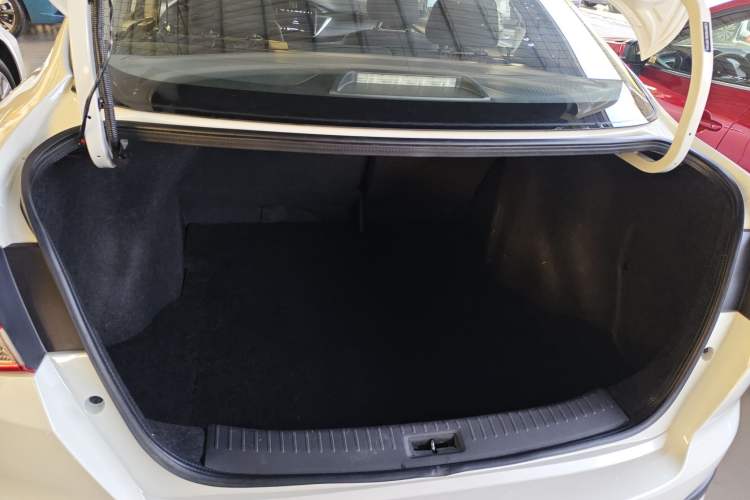 Used Nissan Lannia 2021 1.6L CVT Cool Edition Trunk