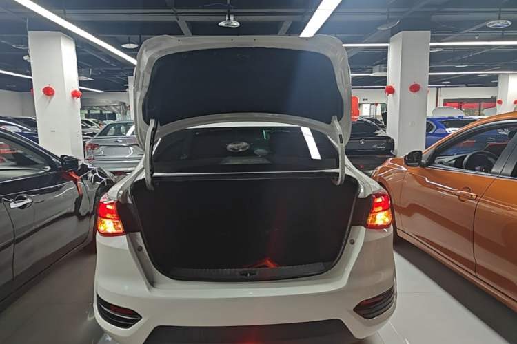 Used Nissan Lannia 2021 1.6L CVT Cool Edition Trunk