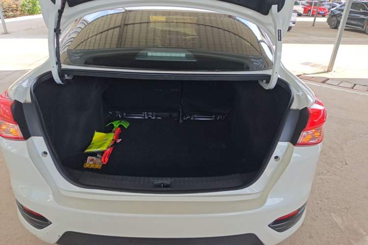 Used Nissan Lannia 2021 1.6L CVT Cool Edition Trunk