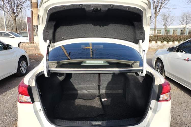 Used Nissan Lannia 2021 1.6L CVT Cool Edition Trunk