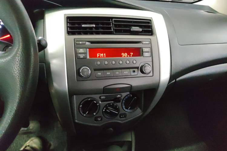 Used Nissan Livina 2013 Jinrui 1.6XL CVT Comfort Edition Audio And AC Panel
