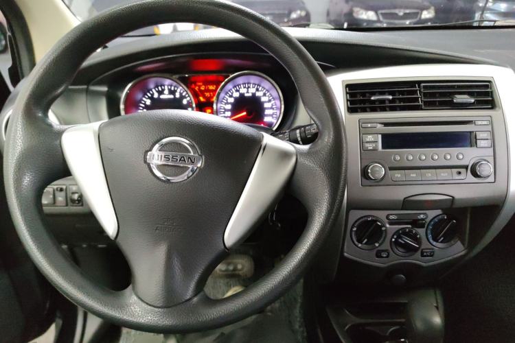 Used Nissan Livina 2013 Jinrui 1.6XL CVT Comfort Edition Center Console