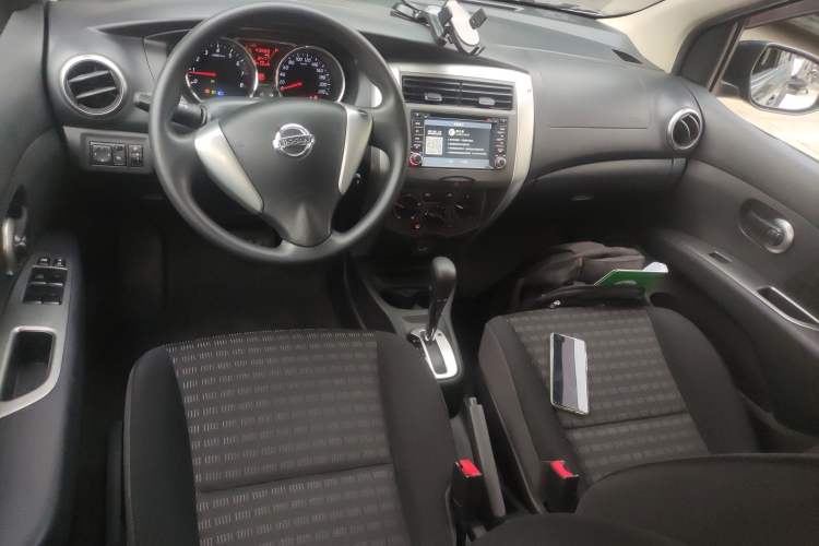 Used Nissan Livina 2013 Jinrui 1.6XL CVT Comfort Edition Center Console