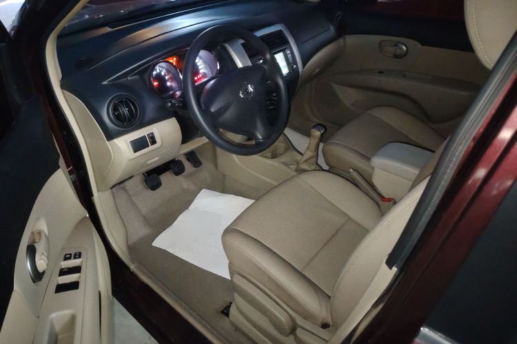 Used Nissan Livina 2013 1.6XE Manual Comfort Edition Driver Seat