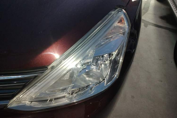 Used Nissan Livina 2013 1.6XE Manual Comfort Edition Left Front Headlight