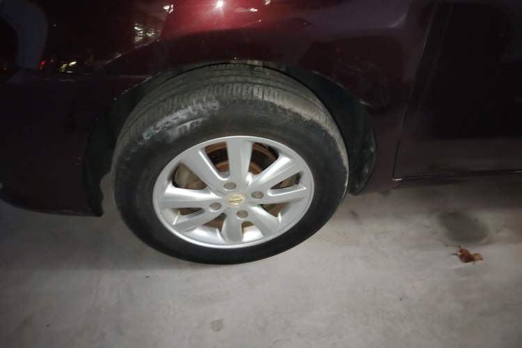 Used Nissan Livina 2013 1.6XE Manual Comfort Edition Left Front Wheel Hub