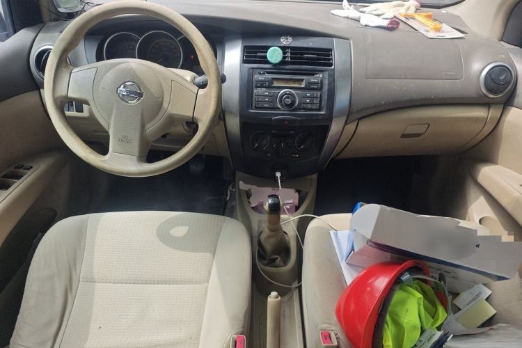 Used Nissan Livina 2007 1.6L Manual Supercharged Model Center Console