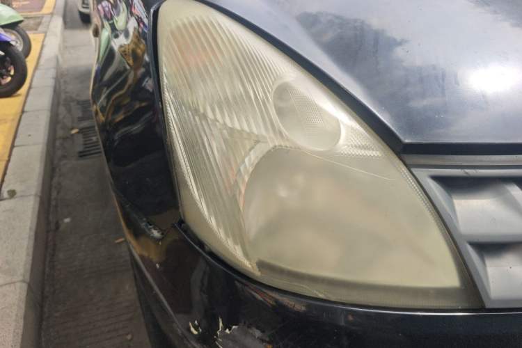 Used Nissan Livina 2007 1.6L Manual Supercharged Model Right Front Headlight