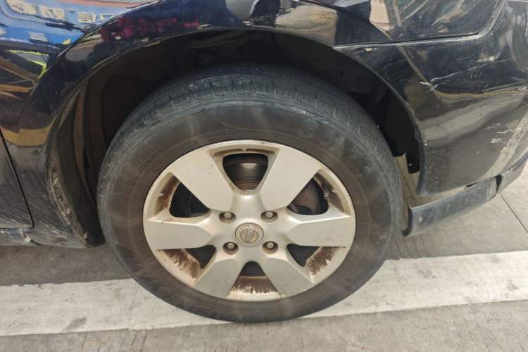 Used Nissan Livina 2007 1.6L Manual Supercharged Model Right Front Wheel Hub