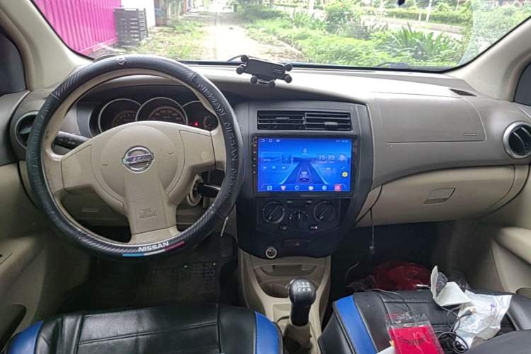 Used Nissan Livina 2007 1.6L Manual Supercharged Model Center Console