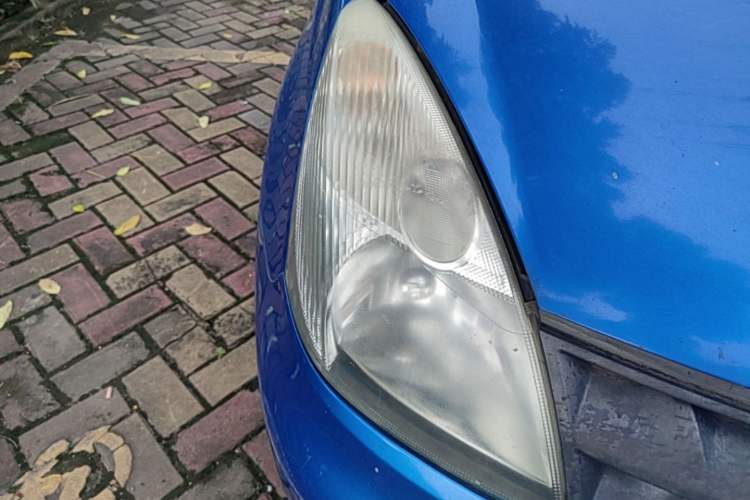 Used Nissan Livina 2007 1.6L Manual Supercharged Model Right Front Headlight