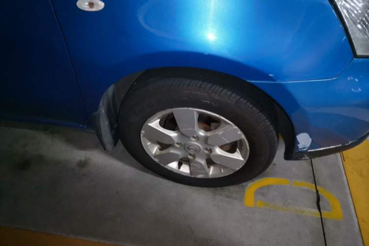 Used Nissan Livina 2007 1.6L Automatic Supercharged Edition Right Front Wheel Hub