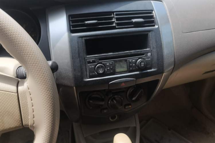 Used Nissan Livina 2007 Revised Version 1.6L Automatic Multi-Functional Type Audio And AC Panel