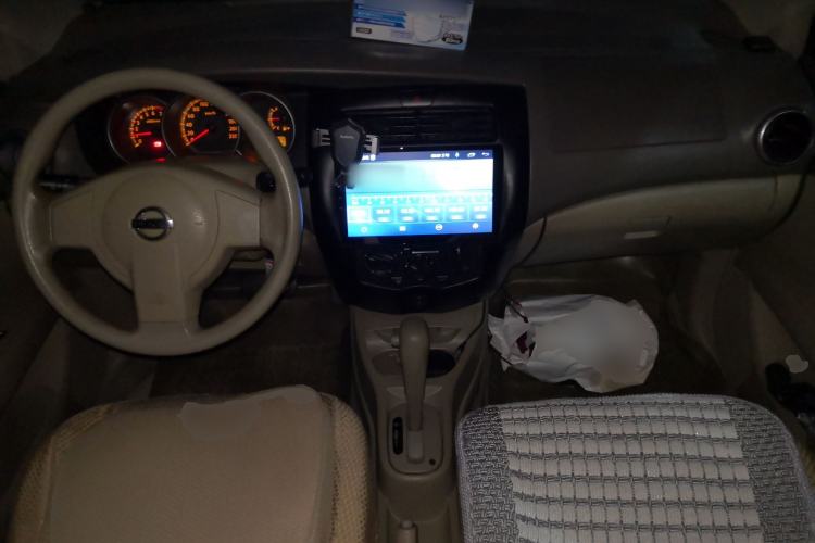 Used Nissan Livina 2007 1.6L Automatic Supercharged Edition Center Console