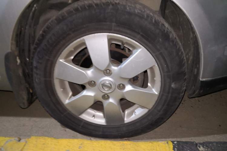 Used Nissan Livina 2007 1.6L Automatic Supercharged Edition Right Front Wheel Hub