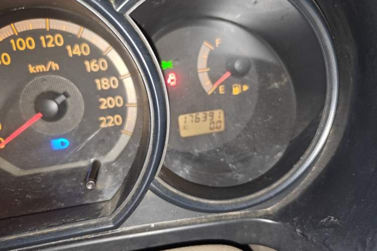 Used Nissan Livina 2007 1.6L Manual Multi-Function Type Odometer Close Up