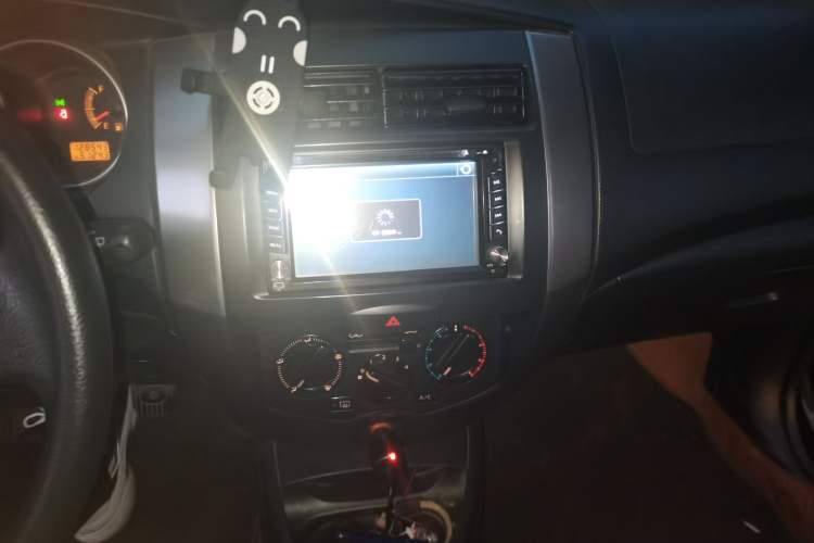 Used Nissan Livina 2008 Jingrui 1.6L Manual Smart Edition Audio And AC Panel
