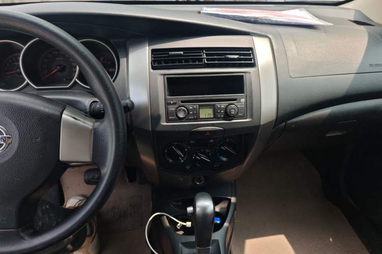 Used Nissan Livina 2008 Jingrui 1.6L Automatic Smart Edition Audio And AC Panel
