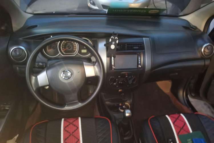 Used Nissan Livina 2008 Jingrui 1.6L Manual Smart Edition Center Console