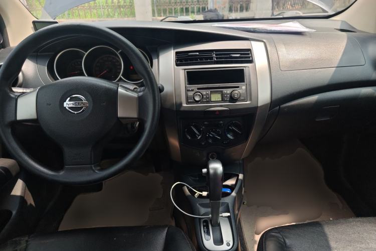 Used Nissan Livina 2008 Jingrui 1.6L Automatic Smart Edition Center Console