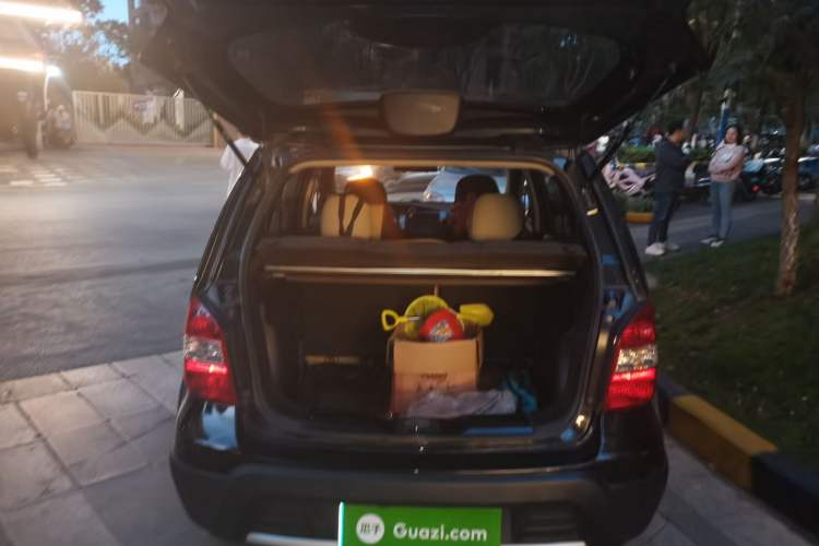 Used Nissan Livina 2008 Jingrui 1.6L Manual Smart Edition Trunk