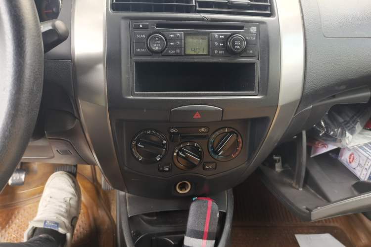 Used Nissan Livina 2008 Jingrui 1.6L Manual Smart Edition Audio And AC Panel