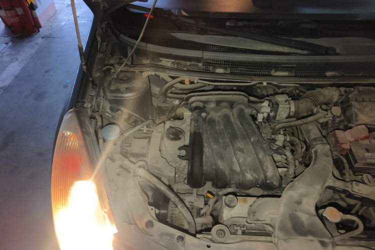 Used Nissan Livina 2008 Jingrui 1.6L Manual Smart Edition Engine Bay Right
