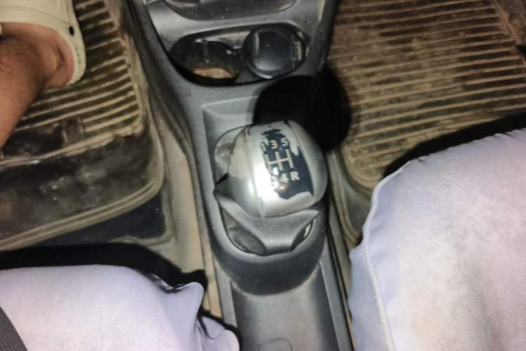 Used Nissan Livina 2008 Jingrui 1.6L Manual Smart Edition Gear Lever