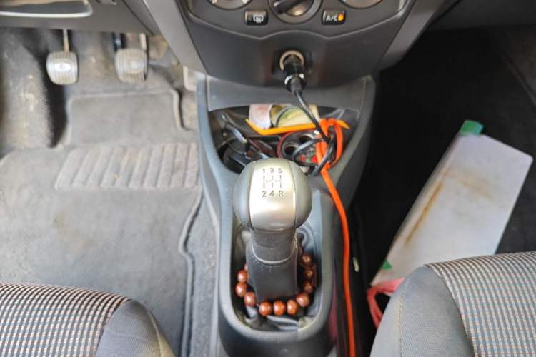 Used Nissan Livina 2008 Jingrui 1.6L Manual Smart Edition Gear Lever